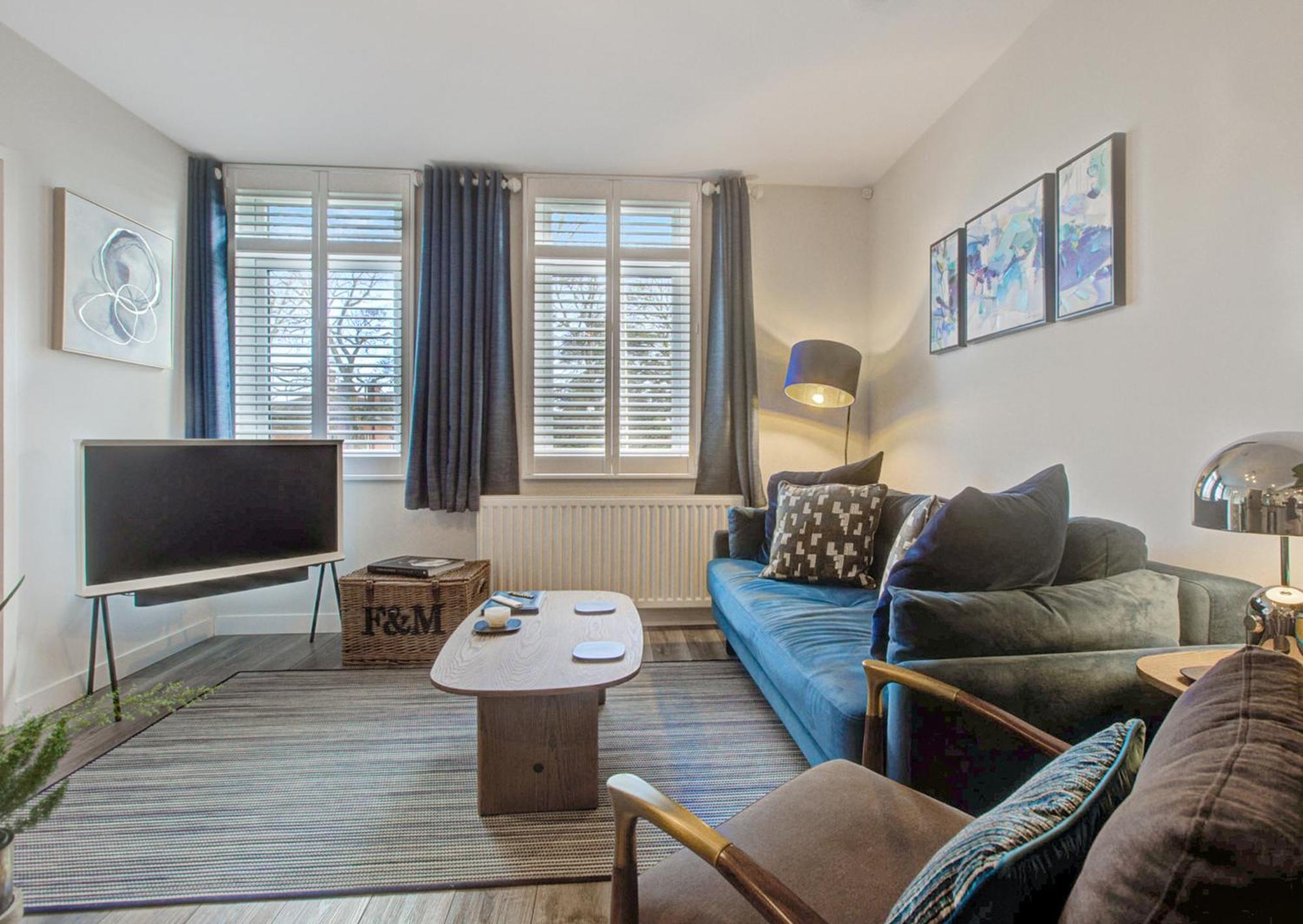 Stylish, Business Traveller Friendly Apartment, With Free Parking And Netflix Farnborough  Extérieur photo